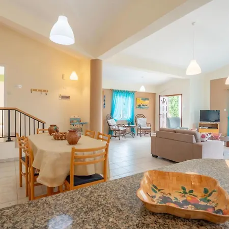 Вилла Christia Maris *