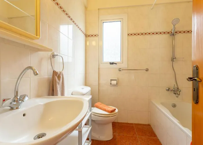 Christia Maris * Neo Chorio