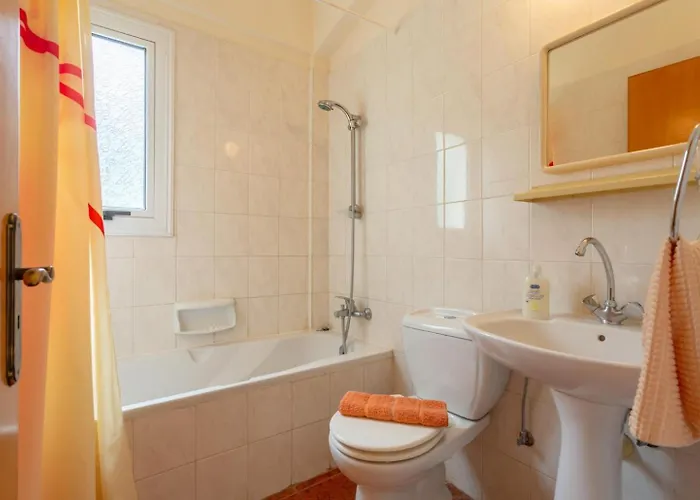 Christia Maris * Neo Chorio