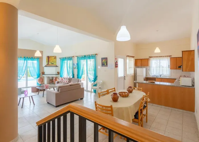 Christia Maris * Neo Chorio