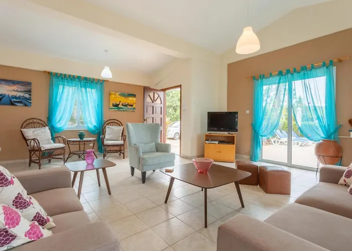 Christia Maris Vila Neo Chorio